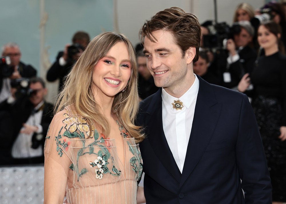 suki waterhouse robert pattinson pregnant baby parents bump