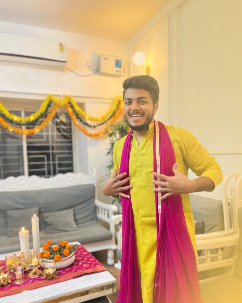 My sister thought her dupatta was going with my kurta😂 #happydiwali ✨🪔 (1) - Social Nation Satya Swagat