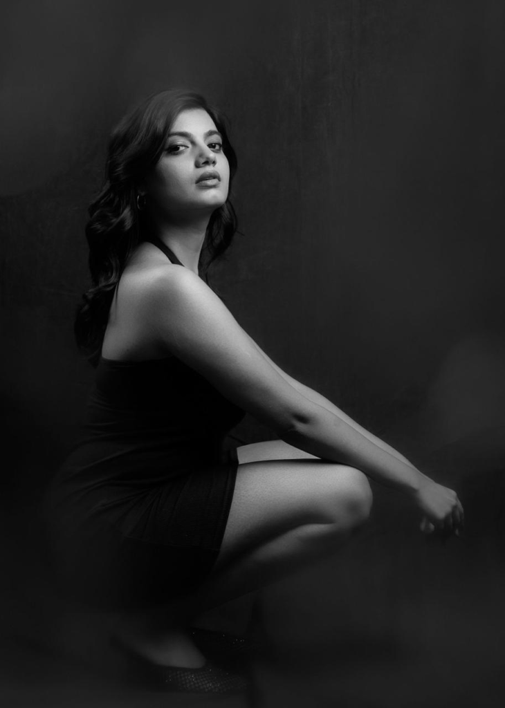 Sakshi Singh with black dress